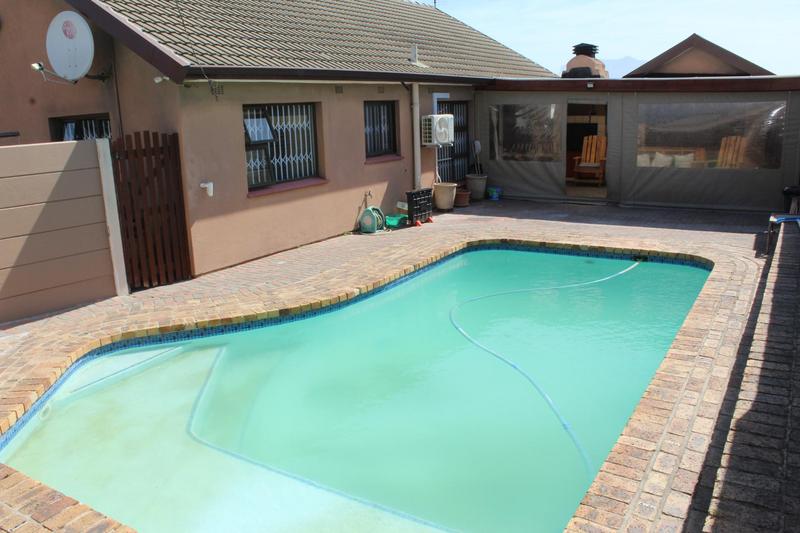 3 Bedroom Property for Sale in Glen Lilly Western Cape